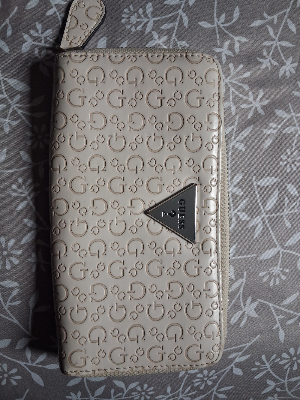 GUESS Embossed Logo Zip-Around Wallet Cream